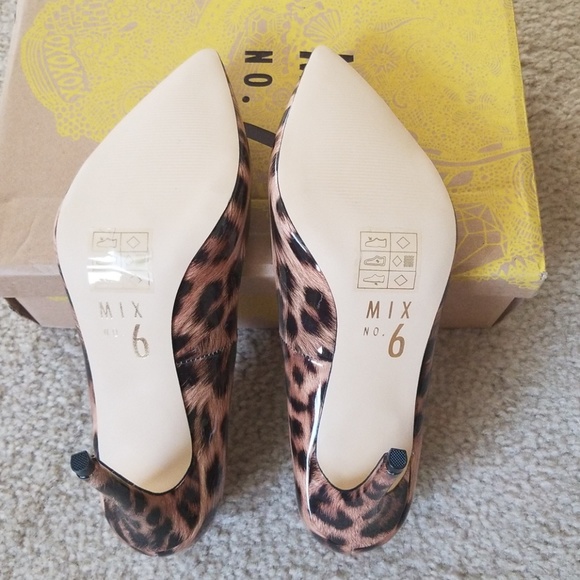 🆕️Leopard Print Heels🔥🔥 - Picture 3 of 5